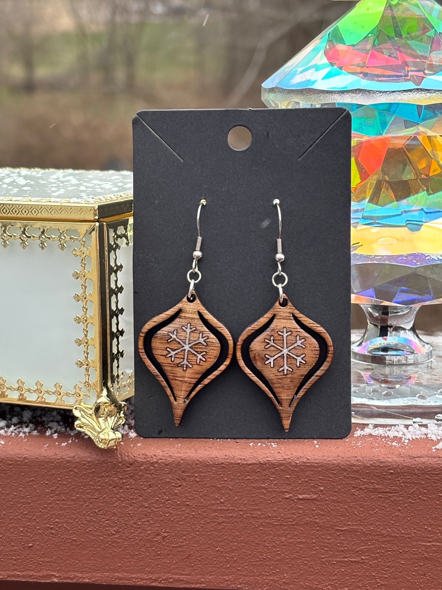 Classic Snowflake Engraved Ornament Earrings
