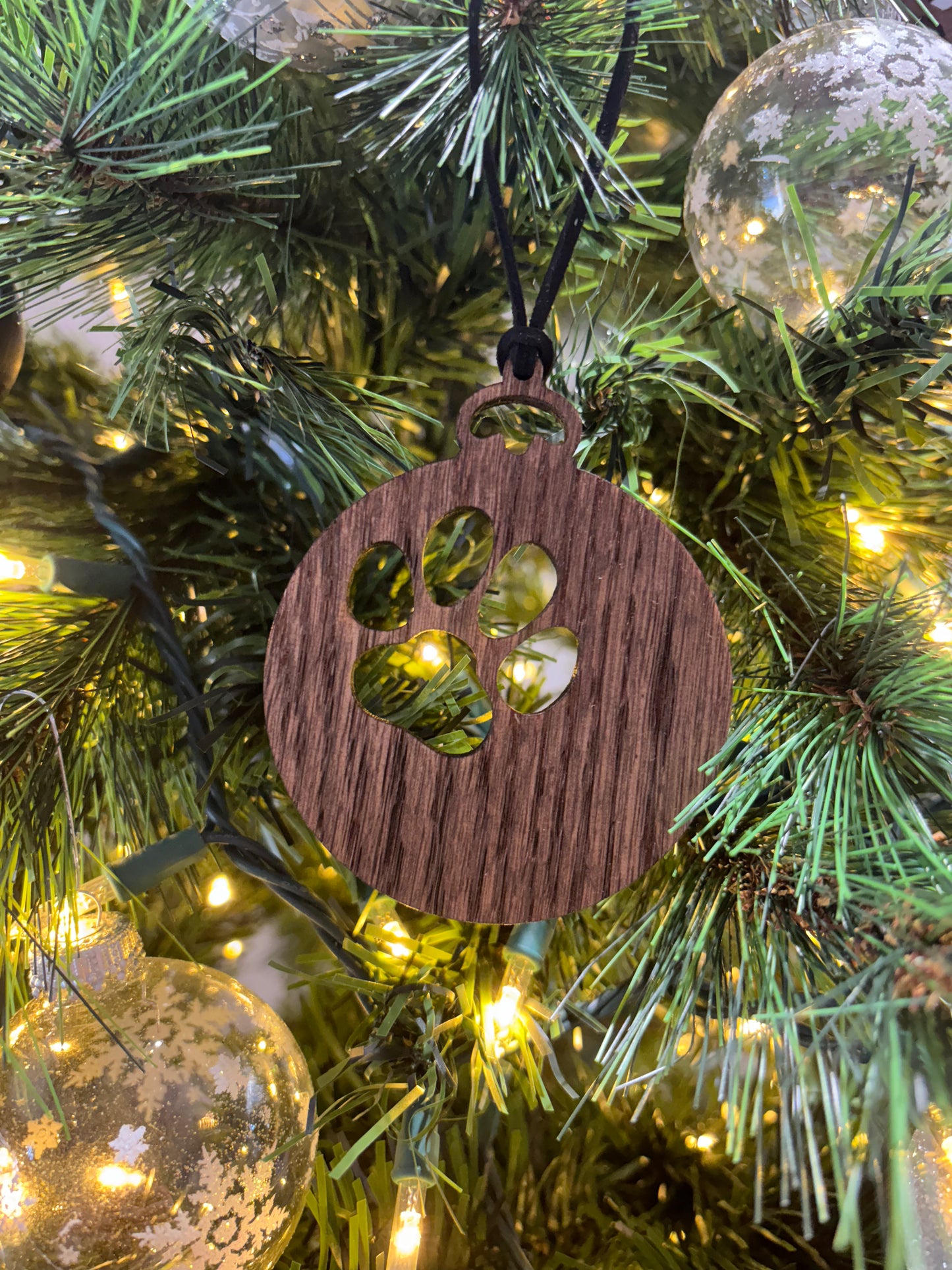 Solid Oak Classic Ornament with a Paw Cutout