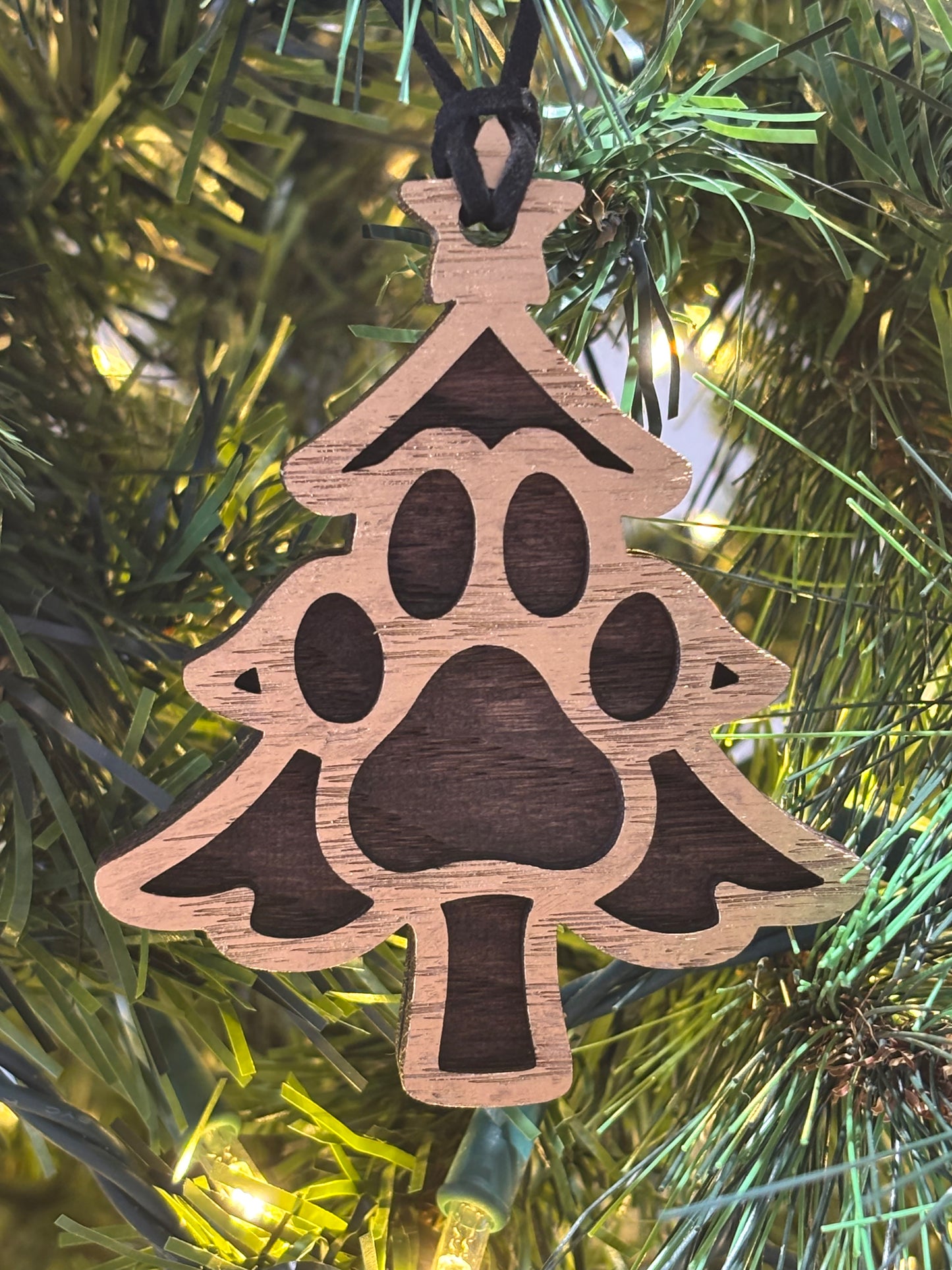 Layerd Tree With Paw Ornament