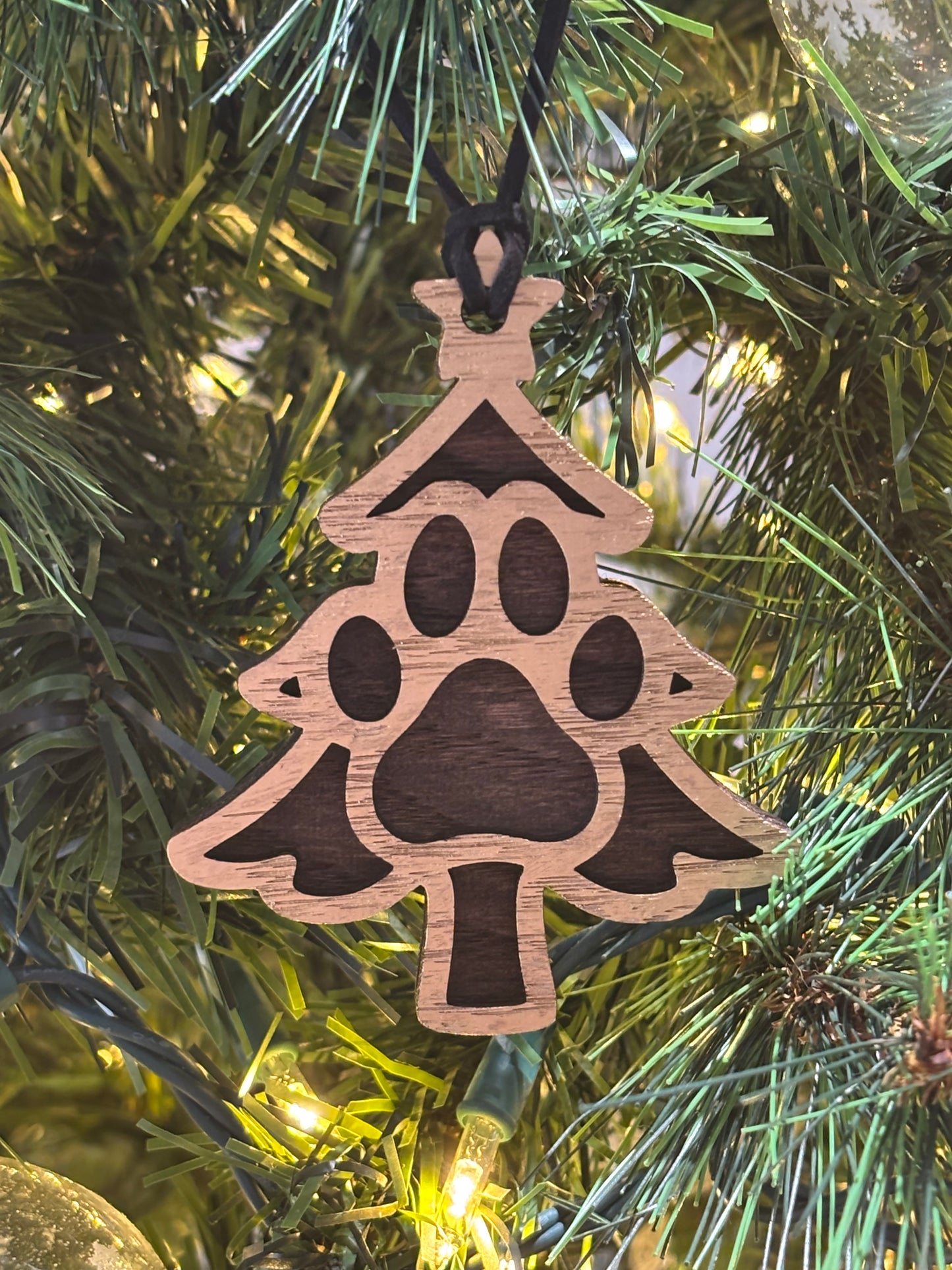 Layerd Tree With Paw Ornament