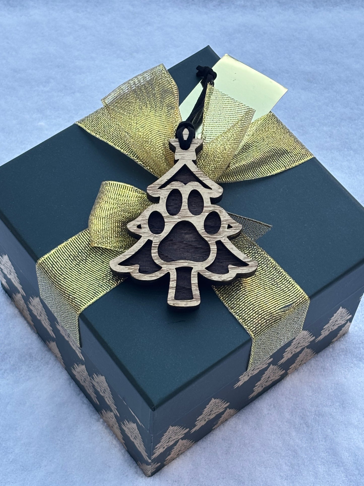 Layerd Tree With Paw Ornament